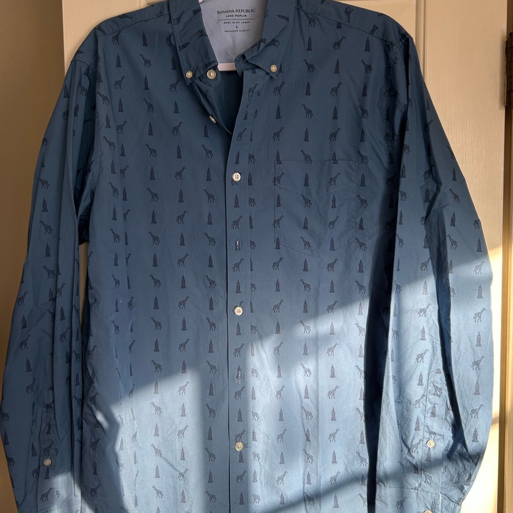 Banana Republic Men's Patterned Blue Shirt